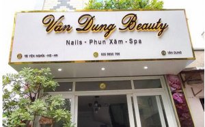 Mẫu bảng hiệu makeup có thiết kế bắt sáng vào tên thương hiệu